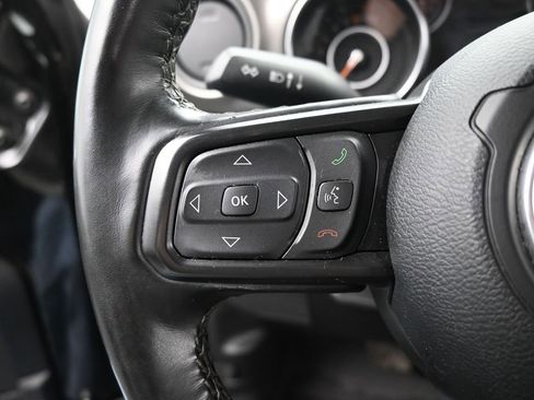 Used 2022 Jeep Gladiator Willys image 32