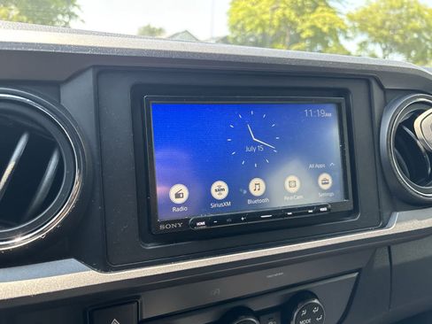 Used 2019 Toyota Tacoma TRD Sport AWD/4WD image 12
