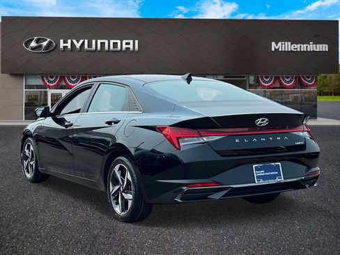 Certified 2023 Hyundai Elantra Limited w/ Preferred Accessory Package FWD image 5