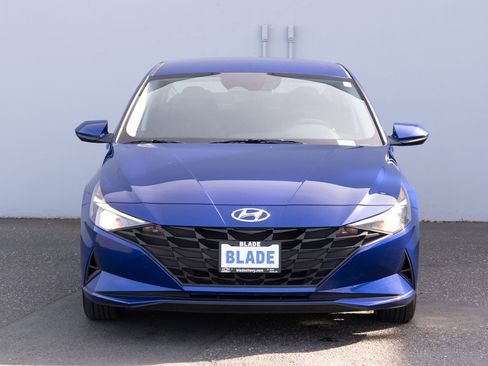 Used 2023 Hyundai Elantra SE FWD image 17