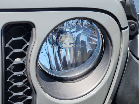 Used 2021 Jeep Gladiator Mojave AWD/4WD image 9
