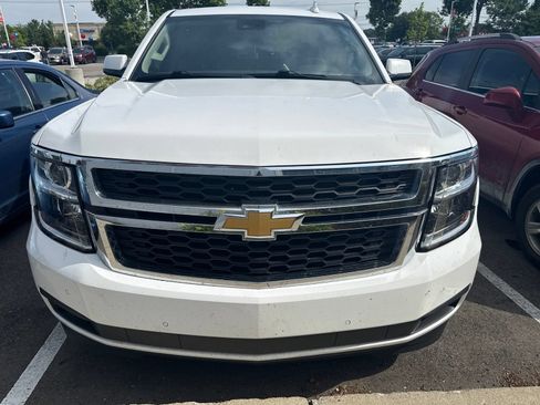 Used 2020 Chevrolet Suburban LT w/ Luxury Package AWD/4WD image 2