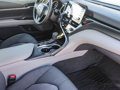 Used 2021 Toyota Camry LE image 17