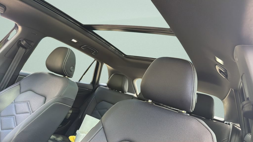 New 2026 Volkswagen Atlas Cross Sport SE FWD image 16