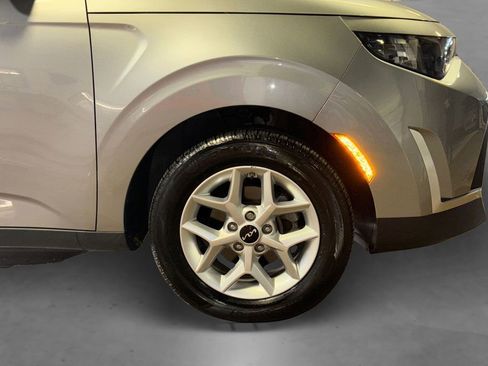 Used 2025 Kia Soul LX w/ LX Technology Package image 16