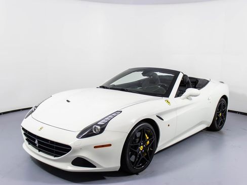 Certified 2017 Ferrari California T image 10
