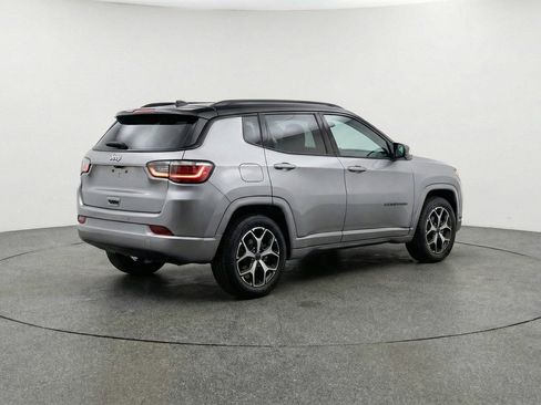 Used 2025 Jeep Compass Limited AWD/4WD image 9