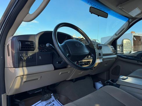 Used 2005 Ford F250 Lariat image 14