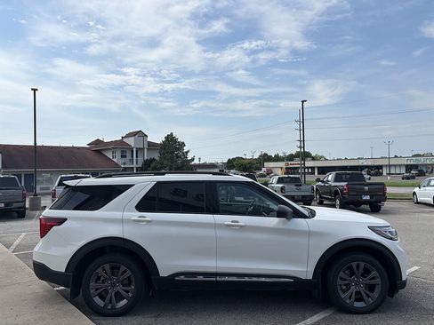 Used 2025 Ford Explorer Active w/ Active Comfort Package AWD/4WD image 7