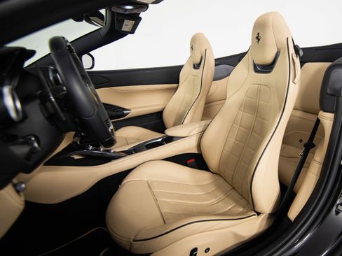 Certified 2022 Ferrari Portofino M image 13