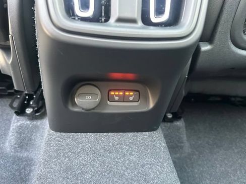 Certified 2024 Volvo XC40 B5 Plus w/ Climate Package AWD/4WD image 14