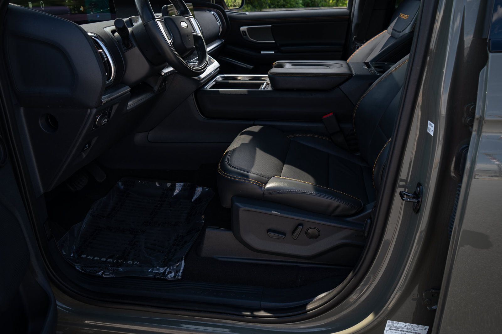 Used 2025 Ford Expedition Tremor AWD/4WD image 31