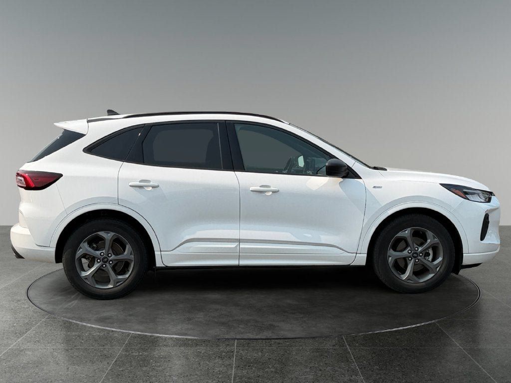 Used 2023 Ford Escape ST-Line FWD image 11