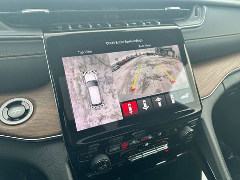 Used 2025 Jeep Grand Cherokee Summit image 15