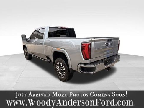 Used 2024 GMC Sierra 3500 Denali Ultimate AWD/4WD image 4