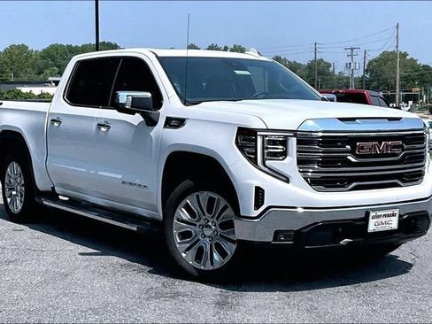 Used 2023 GMC Sierra 1500 SLT w/ SLT Premium Package AWD/4WD image 2