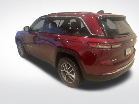Used 2024 Jeep Grand Cherokee Limited image 4