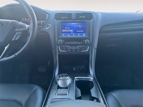 Used 2018 Ford Fusion SE w/ Equipment Group 201A image 11