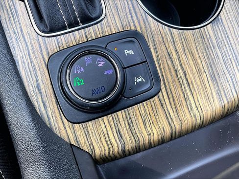 Used 2019 GMC Acadia Denali w/ Technology Package image 28