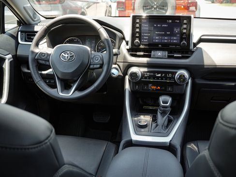 Used 2021 Toyota RAV4 XLE Premium AWD/4WD image 29