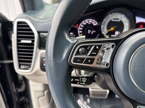 Used 2023 Porsche Cayenne Turbo S AWD/4WD image 17