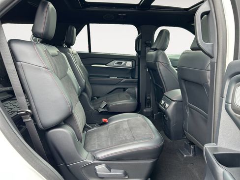Used 2025 Ford Explorer ST AWD/4WD image 23