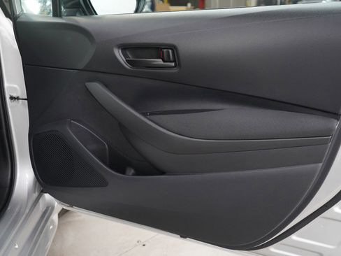 Used 2025 Toyota Corolla LE image 9