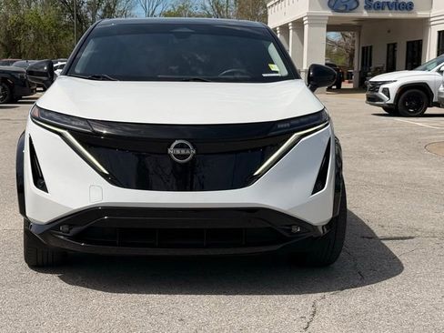 Used 2023 Nissan Ariya AWD image 2