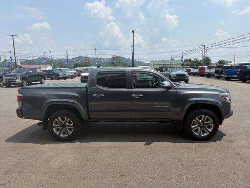 Used 2017 Toyota Tacoma Limited w/ Tow Package AWD/4WD image 25