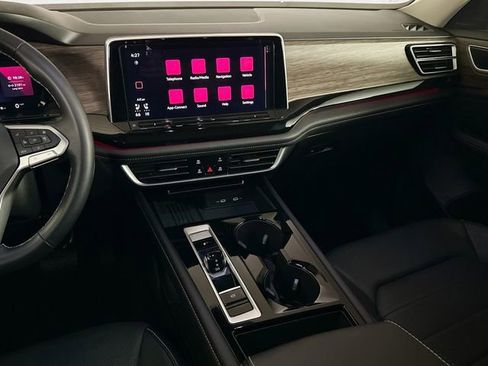 Used 2025 Volkswagen Atlas SEL image 29