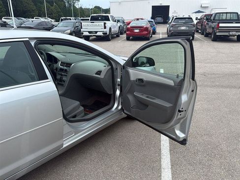 Used 2010 Chevrolet Malibu LS FWD image 16