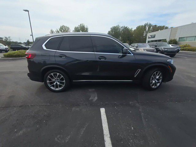 Used 2022 BMW X5 xDrive40i w/ Executive Package AWD/4WD image 3
