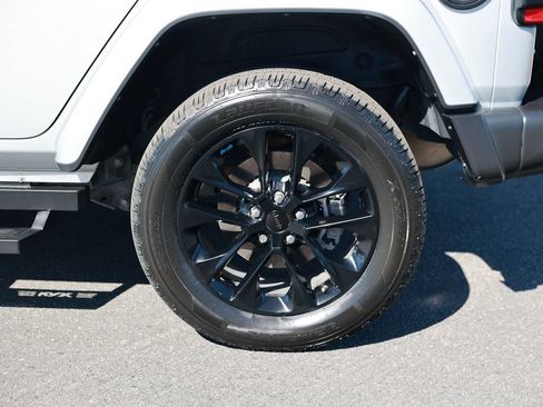 Used 2022 Jeep Wrangler Unlimited Sahara AWD/4WD image 10