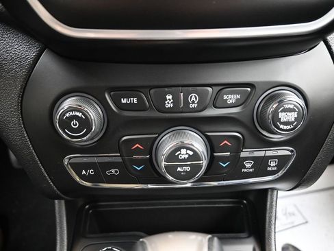 Used 2021 Jeep Cherokee Latitude Lux 80th Anniv w/ Quick Order Package 26U 80TH image 33