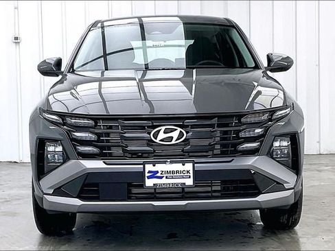 Used 2025 Hyundai Tucson SE AWD/4WD image 3