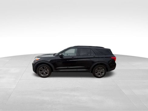 Used 2023 Ford Explorer XLT w/ Equipment Group 202A AWD/4WD image 8