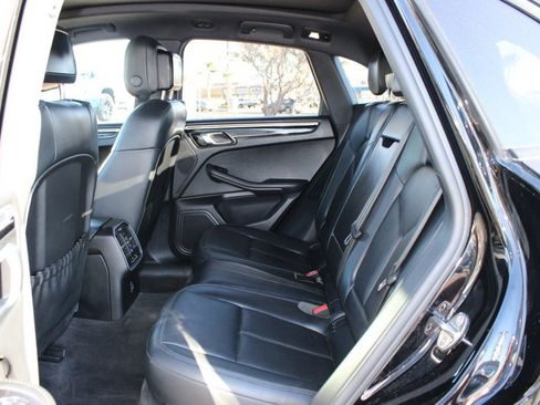 Used 2023 Porsche Macan Turbo image 16