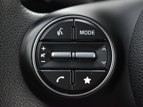Used 2025 Kia Soul LX w/ LX Technology Package FWD image 18