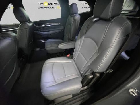 Used 2023 Buick Enclave Essence AWD/4WD image 11
