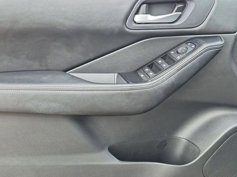 Used 2024 Nissan Rogue SV FWD image 15