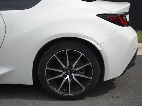 Used 2023 Toyota GR86 RWD image 31