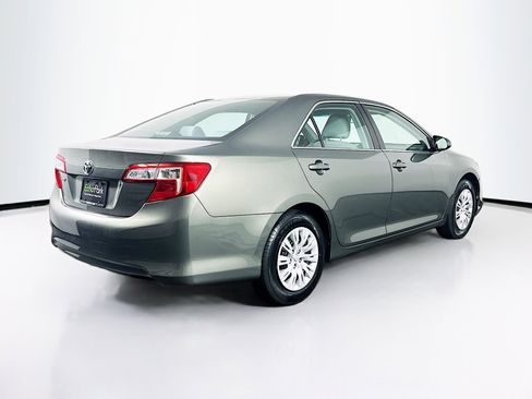 Used 2014 Toyota Camry L image 9