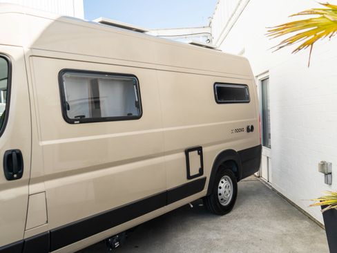 Used 2023 RAM ProMaster 3500 w/ Driver Convenience Group FWD image 5