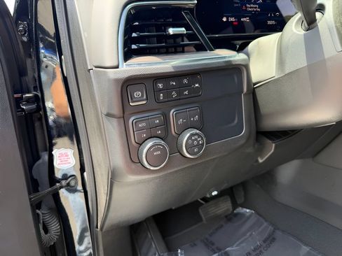 Used 2025 Chevrolet Suburban Z71 AWD/4WD image 22