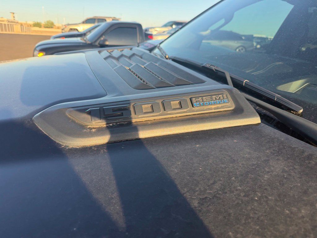 Used 2022 RAM 1500 Laramie AWD/4WD image 3