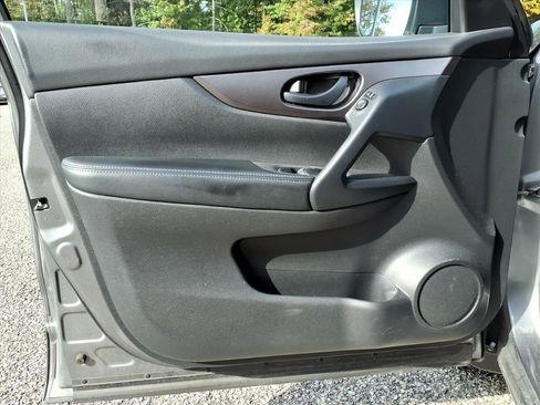 Used 2021 Nissan Rogue Sport S image 17