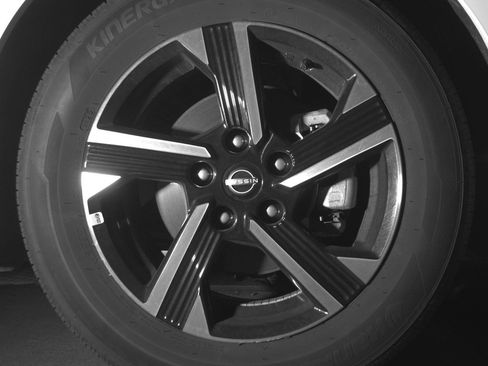 Used 2025 Nissan Sentra SV FWD image 13
