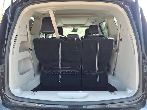 Used 2023 Chrysler Pacifica Limited FWD image 25