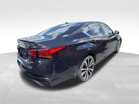 Used 2019 Nissan Altima 2.5 SR w/ SR Premium Package AWD/4WD image 2