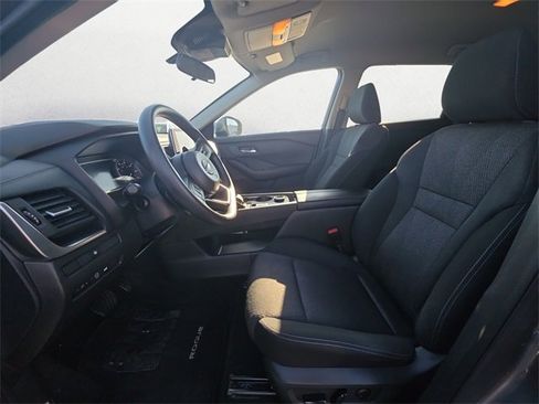 Used 2024 Nissan Rogue SV image 9
